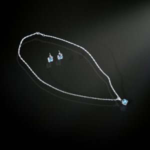 Juego de Aretes y Dije con Cadena en Plata Platinada con Topacios Azules